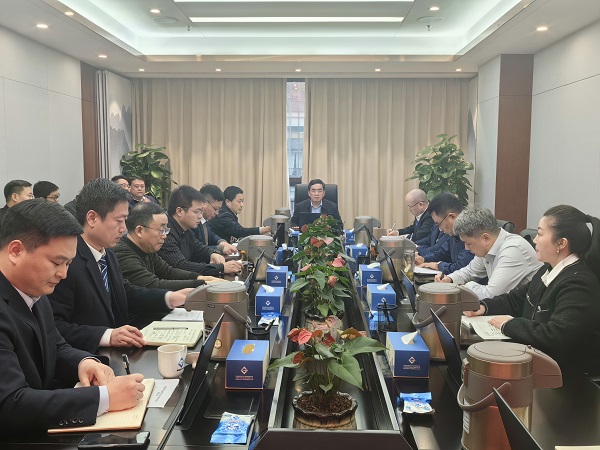 王思軍在省城市更新等三家公司重點(diǎn)工作推進(jìn)會(huì)上強(qiáng)調(diào)要以新作風(fēng)、新?lián)?dāng)，實(shí)現(xiàn)新發(fā)展